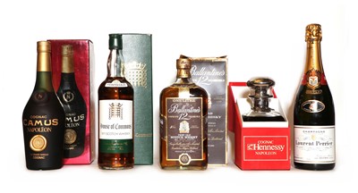 Lot 100 - A collection of wine and spirits