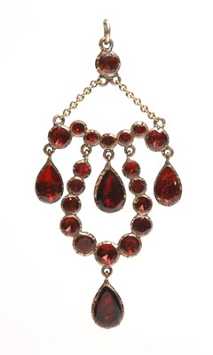 Lot 12 - A Georgian flat cut foiled garnet pendant