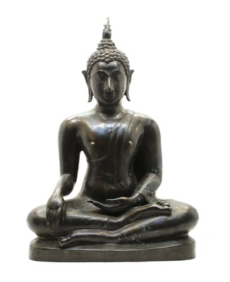 Lot 177 - A bronze sculpture of a Buddha
