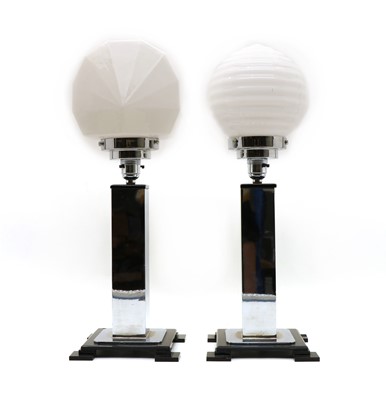 Lot 256 - An Art Deco style table lamp