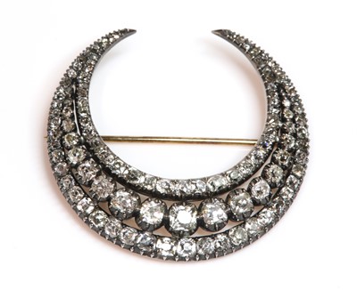 Lot 49 - A Georgian diamond set closed crescent brooch