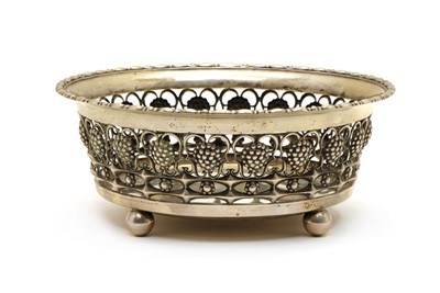 Lot 29 - A German 'Art Deco' silver bowl