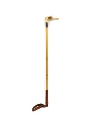 Lot 366 - A fine riding/hunting crop with carved whippet grip