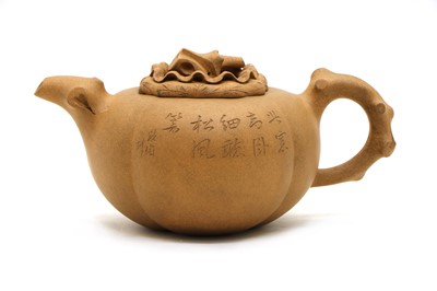 Lot 143 - A Chinese Yixing zisha teapot and cover