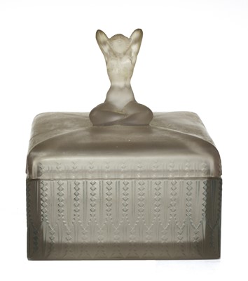 Lot 297 - A glass 'Sultane' box and cover by René Lalique