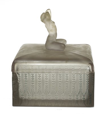 Lot 297 - A glass 'Sultane' box and cover by René Lalique