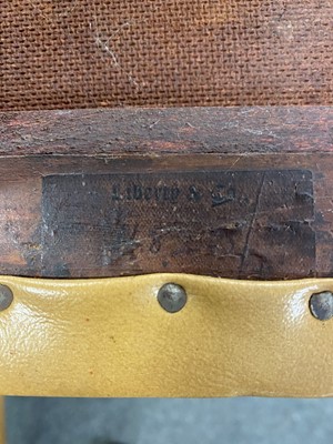 Lot 118 - A walnut side chair