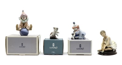 Lot 145 - A collection of three Lladro figures