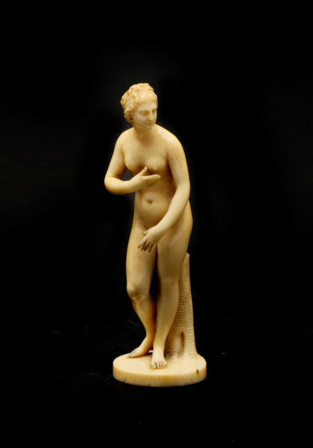 Lot 152 - An ivory figure