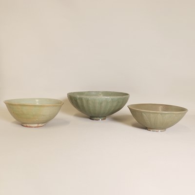 Lot 12 - A Chinese Longquan celadon bowl