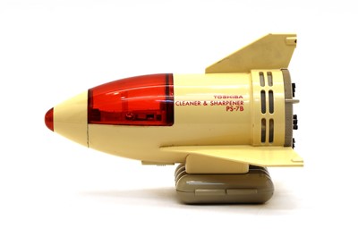 Lot 258 - A Japanese Toshiba 'PS-7B' pencil cleaner and sharpener