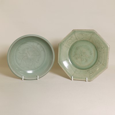 Lot 11 - A Chinese Longquan celadon dish