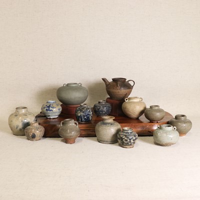 Lot 339 - A collection of Chinese jarlets
