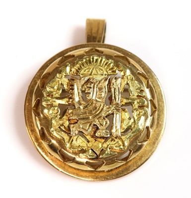 Lot 339 - A pre-Columbian style gold pendant/brooch