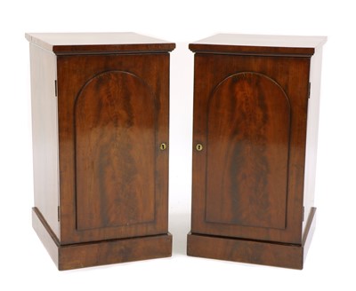 Lot 326 - A pair of mahogany pedestal bedside cabinets