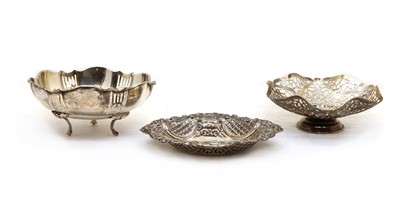 Lot 75 - A silver sweetmeat dish