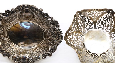 Lot 75 - A silver sweetmeat dish