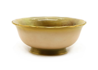 Lot 92 - A footed porcelain bowl