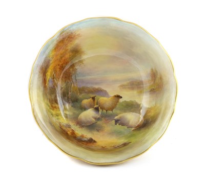 Lot 92 - A footed porcelain bowl