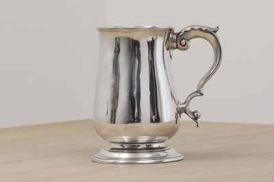Lot 581 - A George III silver tankard
