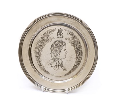 Lot 70 - A 1977 Queen's silver jubilee silver dish