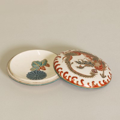 Lot 179 - A Japanese Satsuma ware box and cover