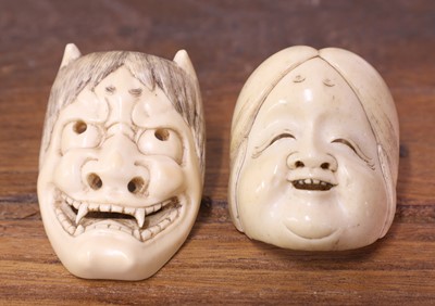 Lot 424 - An ivory netsuke
