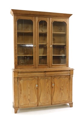 Lot 330 - A country pine dresser