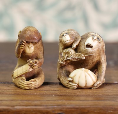 Lot 421 - An ivory okimono