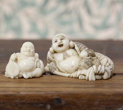 Lot 215 - An ivory netsuke