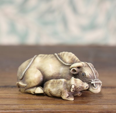 Lot 417 - An ivory netsuke