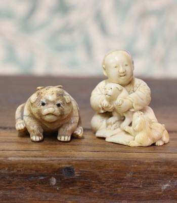 Lot 402 - An ivory netsuke