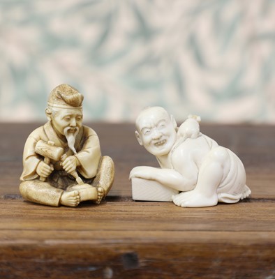 Lot 405 - An ivory netsuke