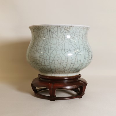 Lot 35 - A Chinese ge-type incense burner