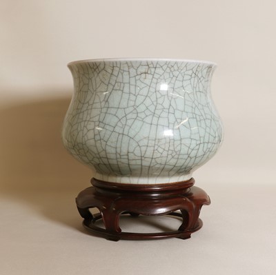 Lot 35 - A Chinese ge-type incense burner