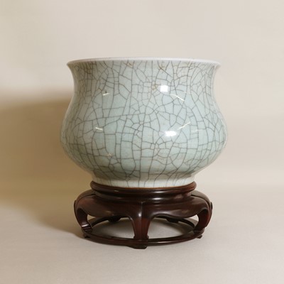 Lot 35 - A Chinese ge-type incense burner
