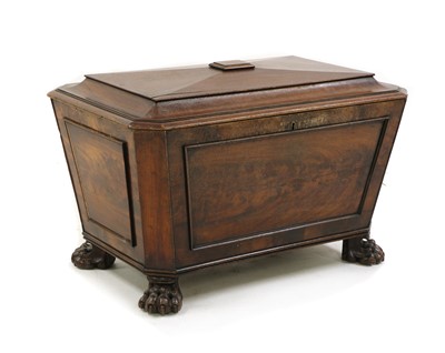 Lot 385 - A Regency mahogany cellarette