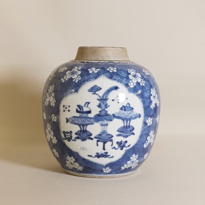 Lot 20 - A Chinese blue and white jar