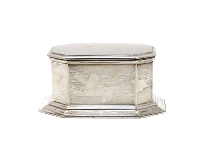 Lot 41 - An octagonal silver box