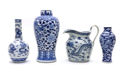 Lot 94 - A collection of Chinese blue and white porcelain