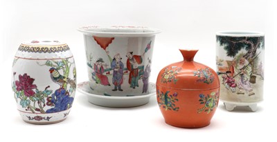 Lot 98 - A collection of Chinese porcelain
