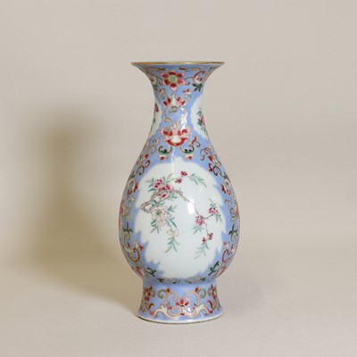 Lot 66 - A Chinese famille rose vase
