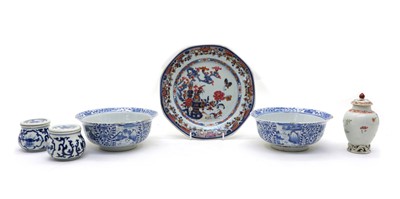 Lot 152 - A collection of Chinese porcelain
