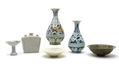 Lot 124 - A collection of Chinese ceramics
