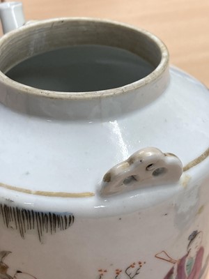 Lot 156 - A collection of Chinese famille rose