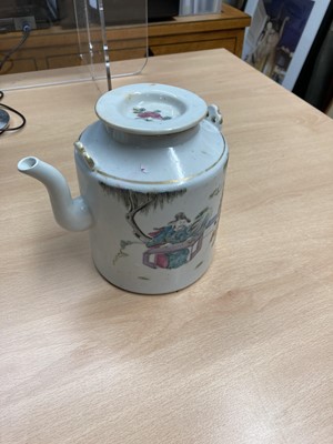 Lot 156 - A collection of Chinese famille rose