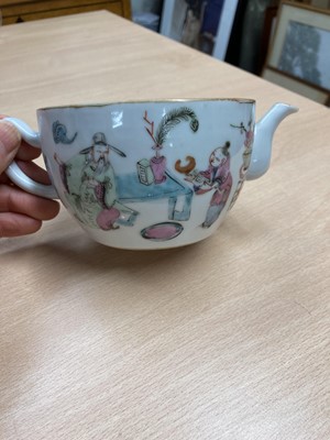 Lot 156 - A collection of Chinese famille rose