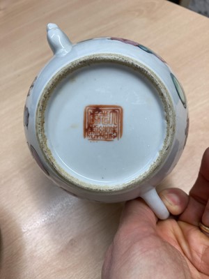 Lot 156 - A collection of Chinese famille rose