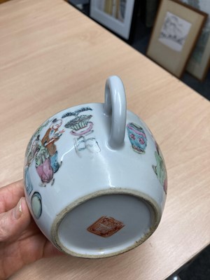 Lot 156 - A collection of Chinese famille rose