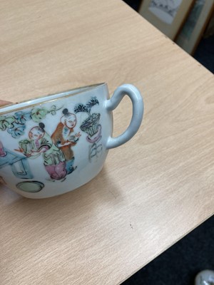 Lot 156 - A collection of Chinese famille rose